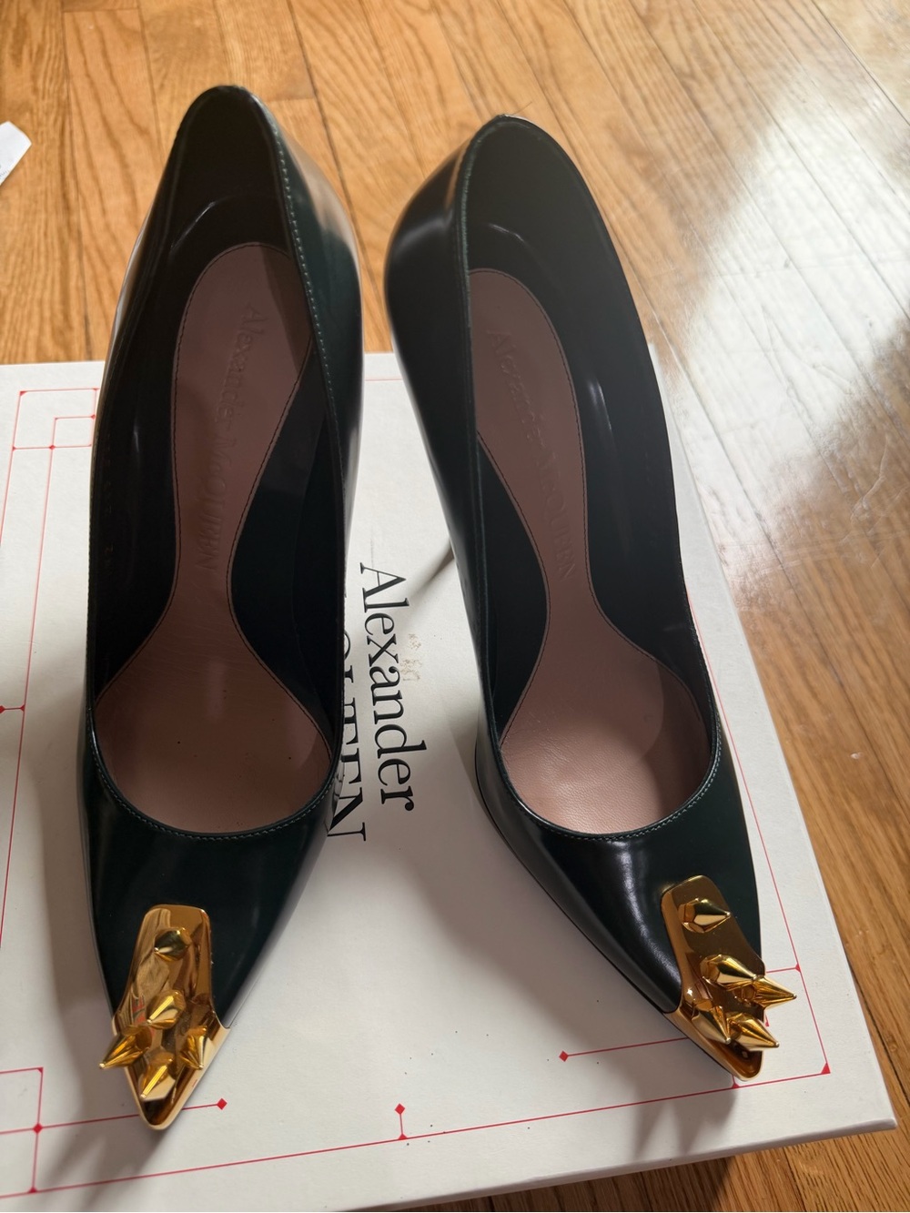 Alexander McQueen Green Patent Pointed-Toe Pumps with Gold Spike Detail - Picture 3 of 9